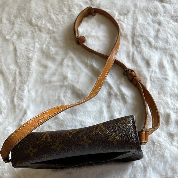 Louis Vuitton St Cloud PM Crossbody Bag - Picture 6 of 8
